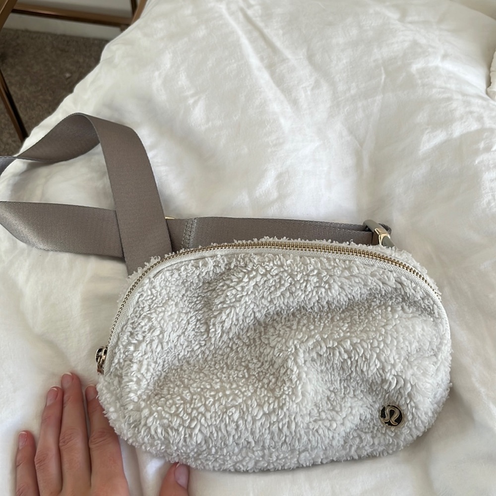 Lululemon Everywhere Fleece Belt Bag